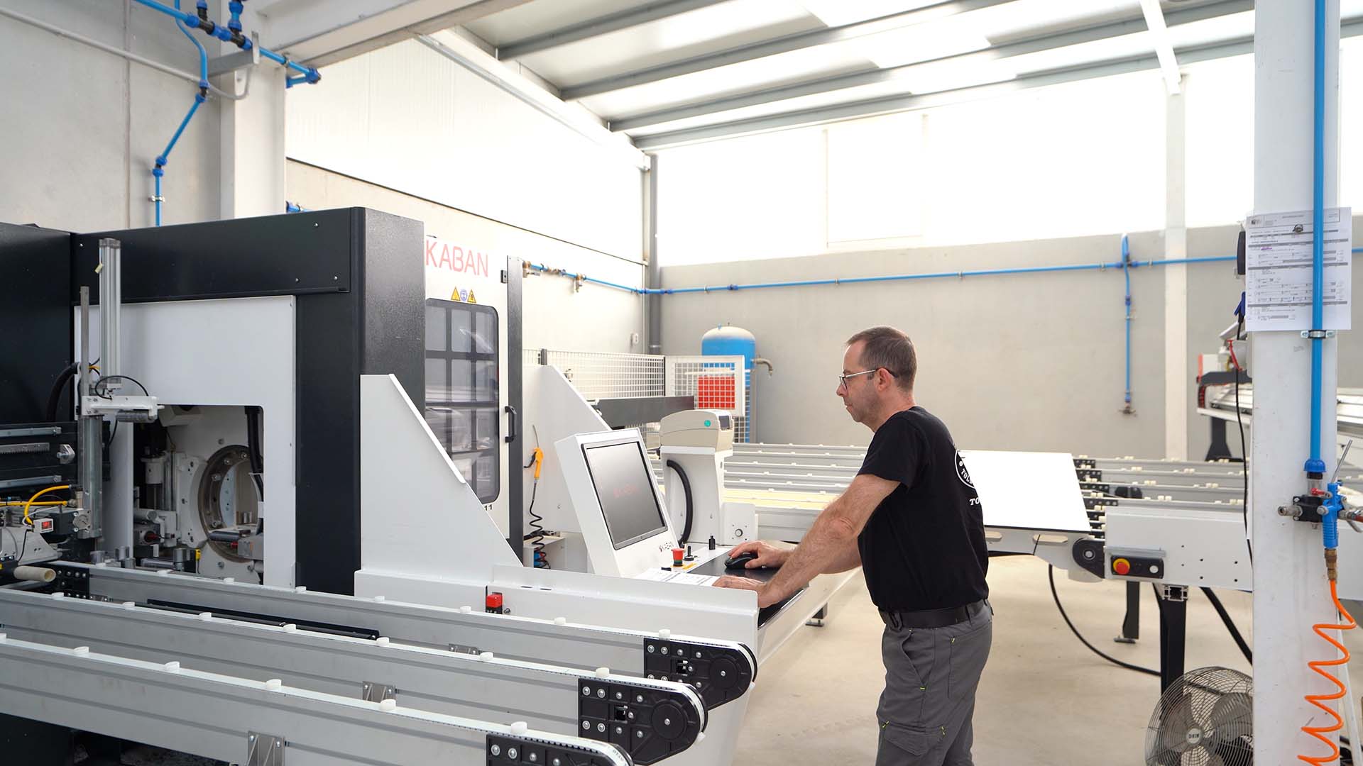 Фабрика окон ПВХ Salamander Ventanas VIP Torrevieja Производство окон ПВХ Salamander — фабрика Ventanas VIP в Торревьехе